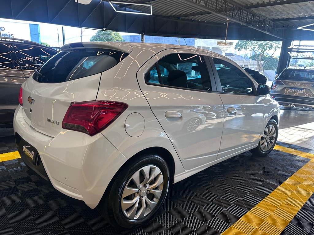 Chevrolet Onix Branco