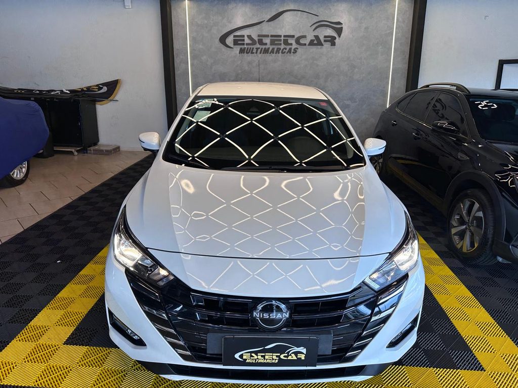 Nissan Versa Branco