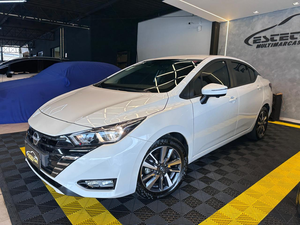 Nissan Versa Branco