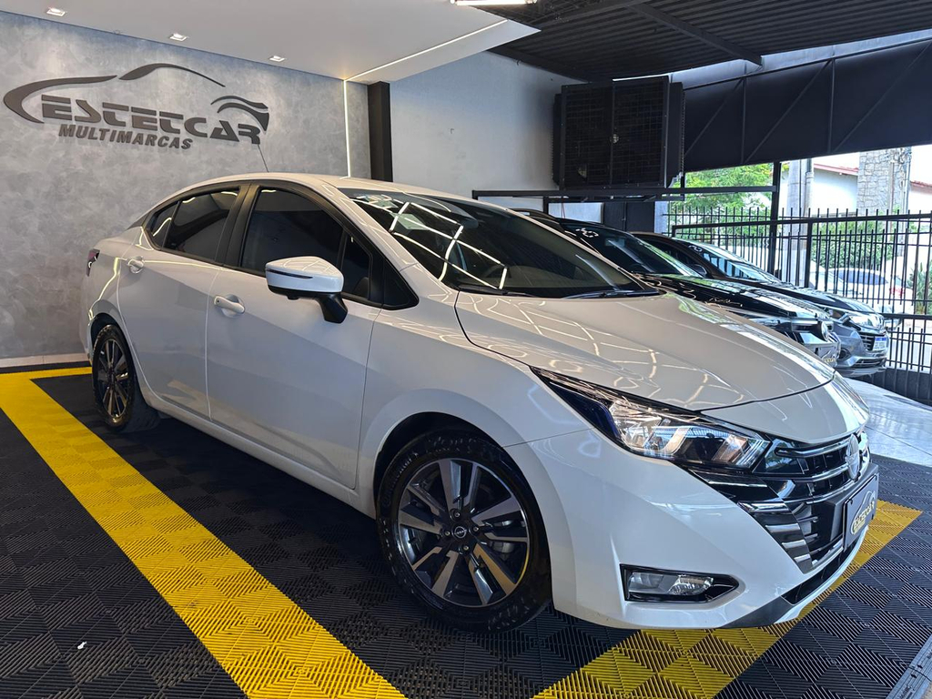 Nissan Versa Branco