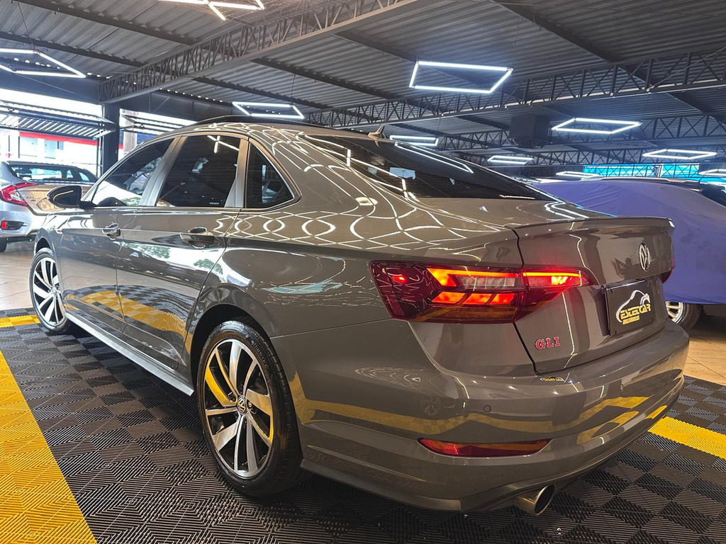 Volkswagen Jetta Cinza