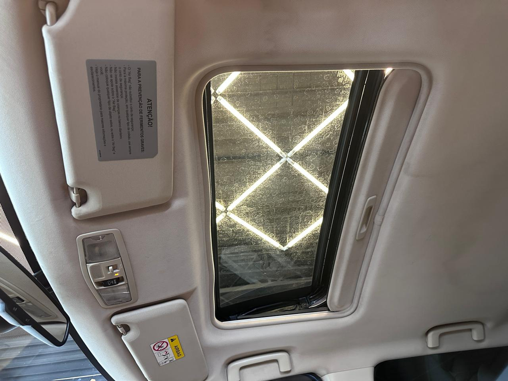 Mitsubishi Outlander Preto