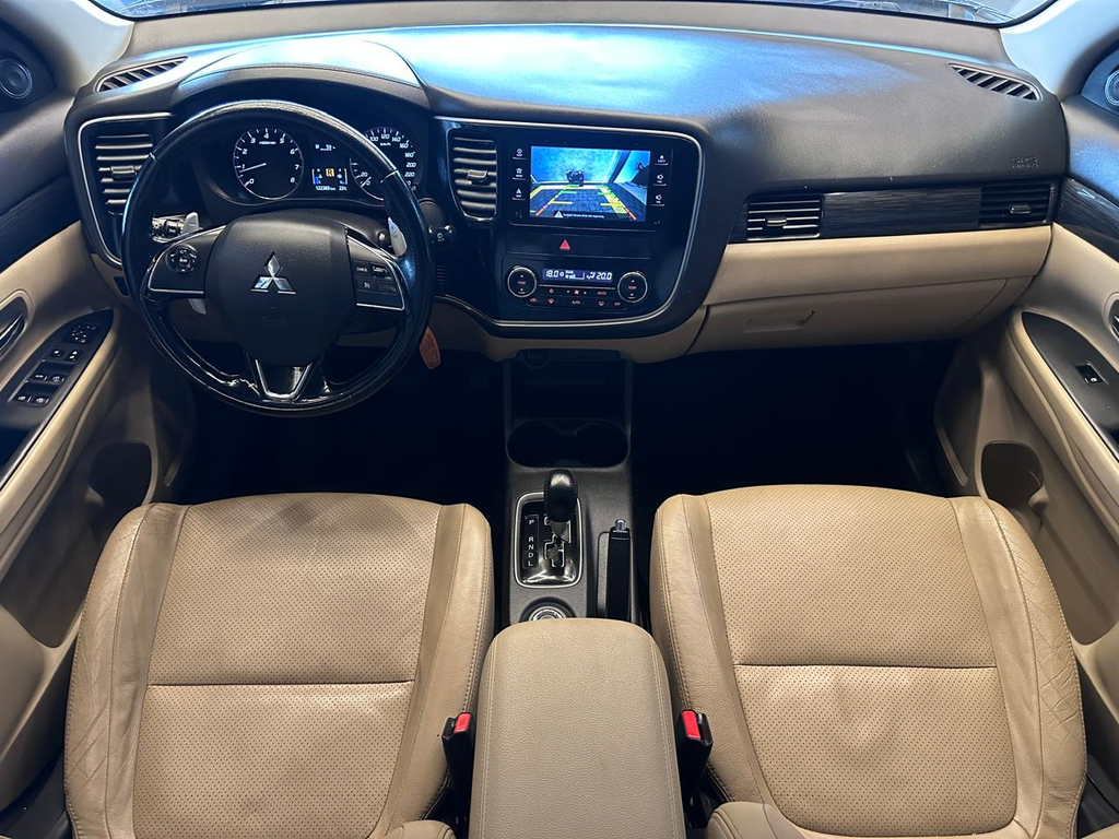 Mitsubishi Outlander Preto