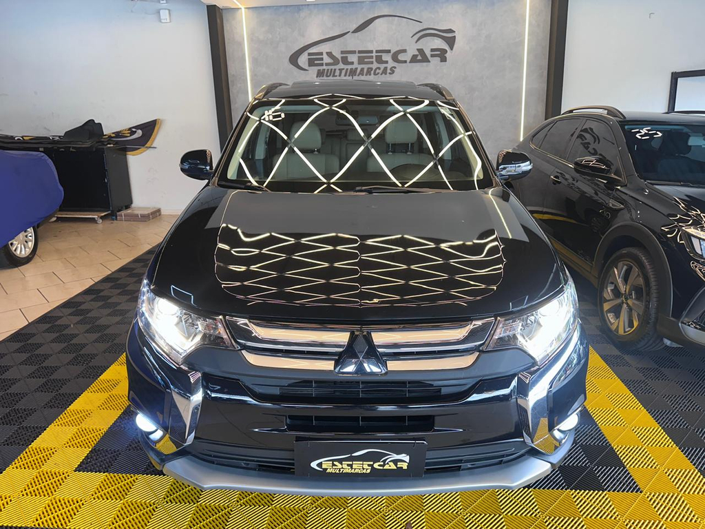 Mitsubishi Outlander Preto