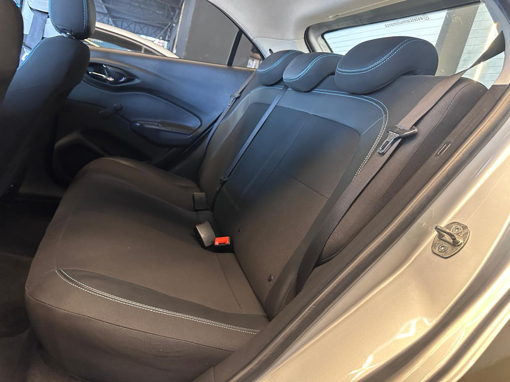 Chevrolet Onix Prata