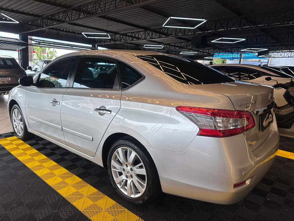 Nissan Sentra Prata