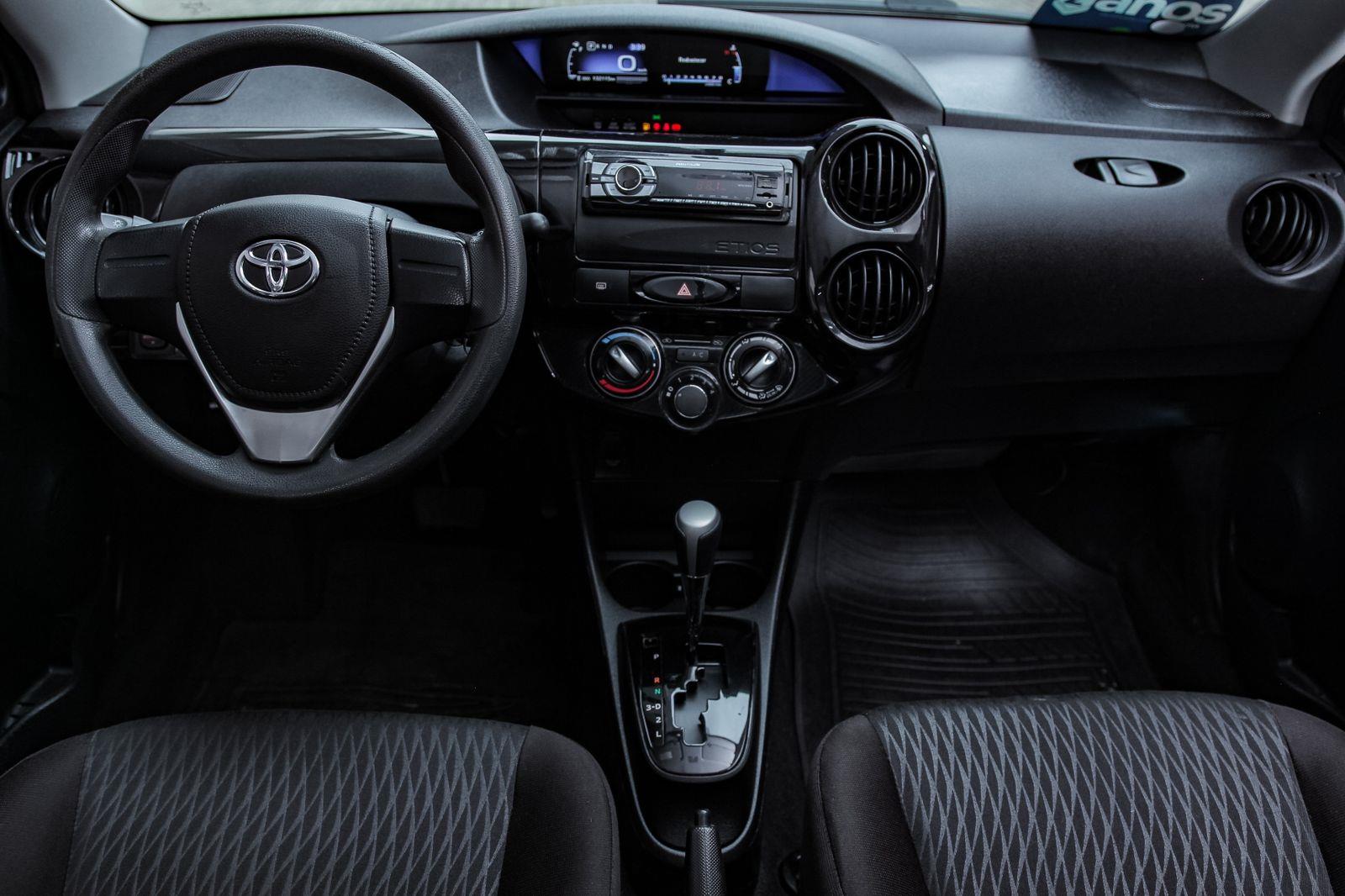 Toyota Etios Sedan Prata