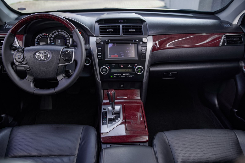 Toyota Camry  Preto