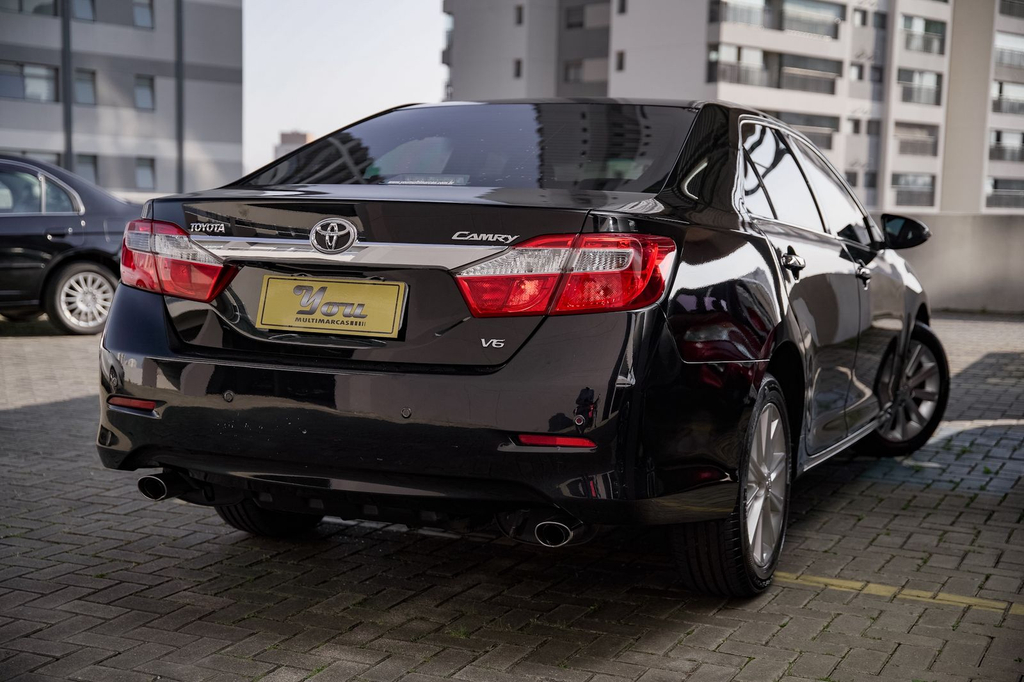 Toyota Camry  Preto