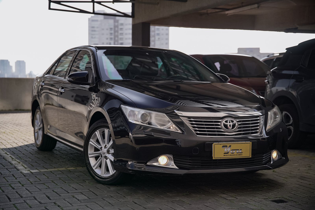 Toyota Camry  Preto