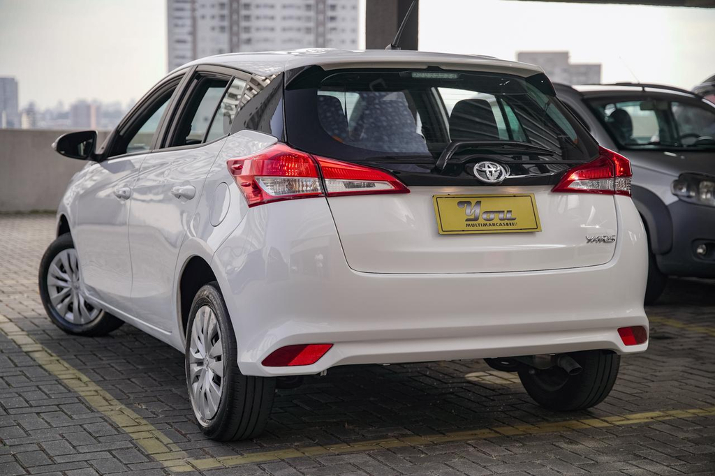Toyota Yaris Hatch Branco