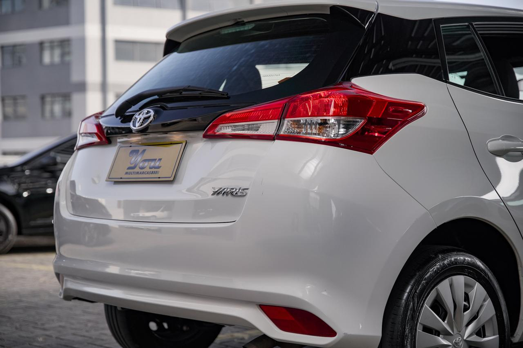 Toyota Yaris Hatch Branco