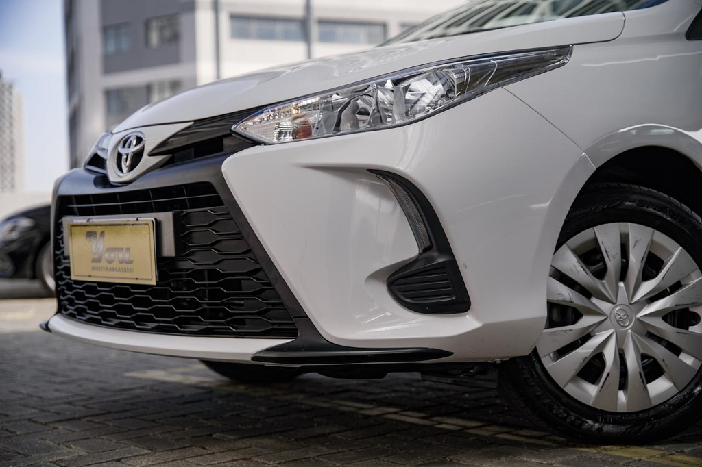 Toyota Yaris Hatch Branco