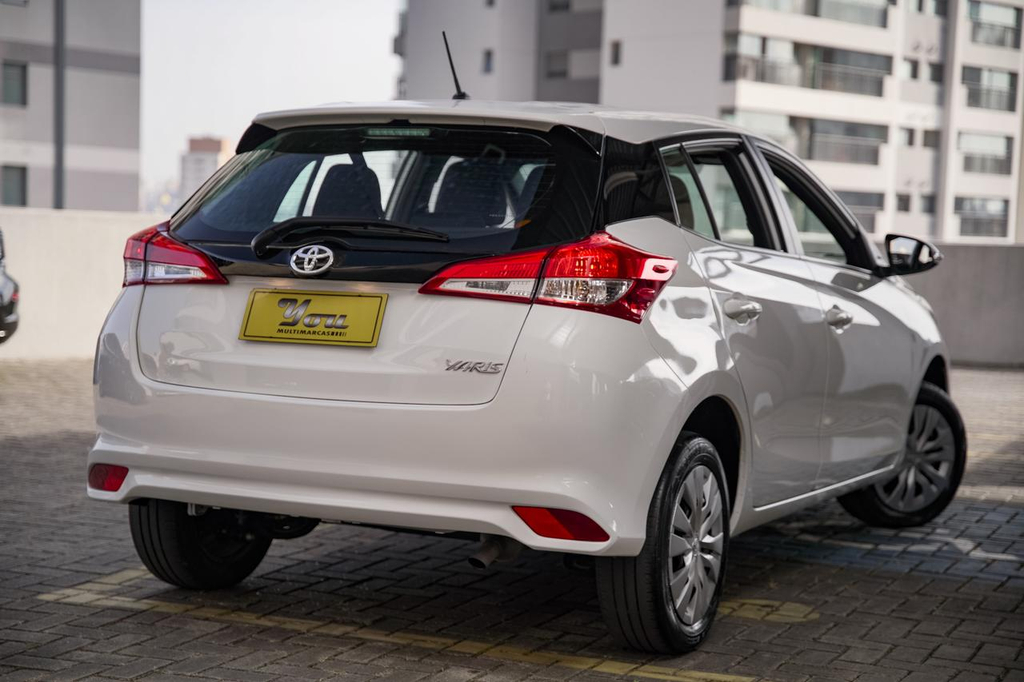 Toyota Yaris Hatch Branco