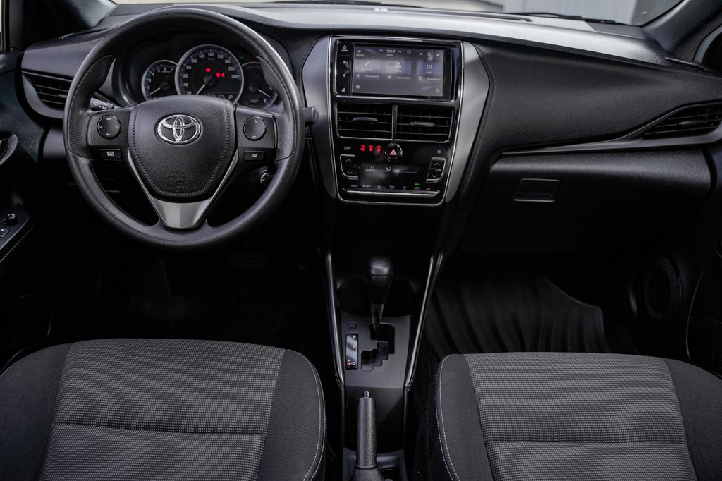 Toyota Yaris Hatch Branco