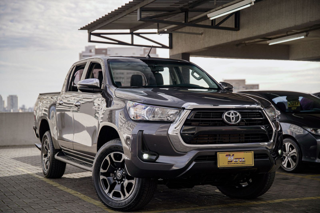 Toyota Hilux Cabine Dupla Cinza