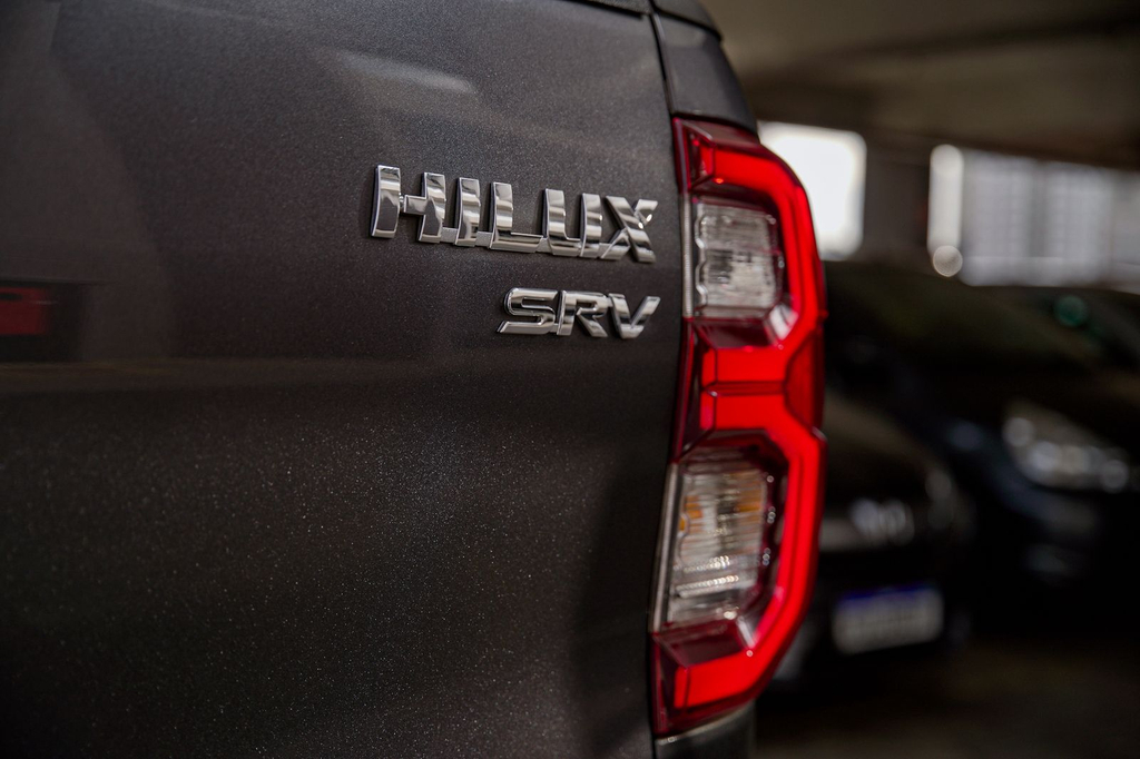 Toyota Hilux Cabine Dupla Cinza