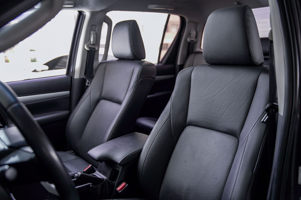 Toyota Hilux Cabine Dupla Cinza