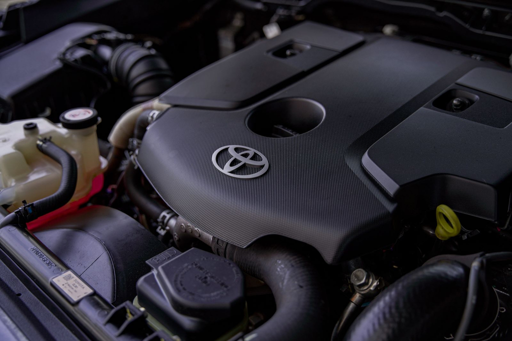 Toyota Hilux Cabine Dupla Cinza