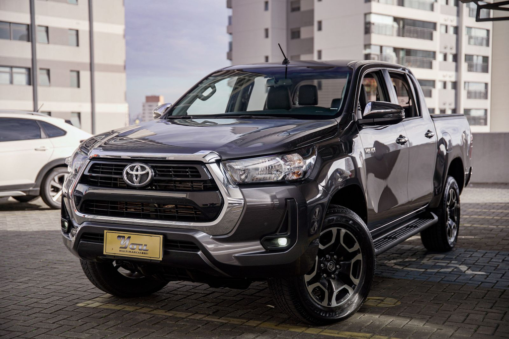 Toyota Hilux Cabine Dupla Cinza