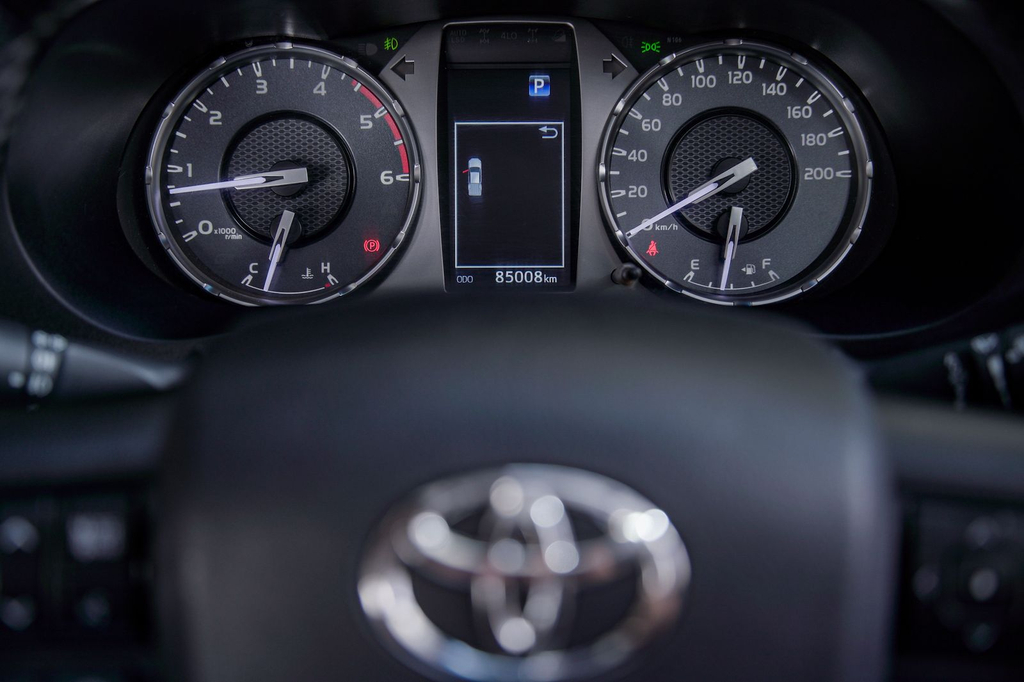 Toyota Hilux Cabine Dupla Cinza