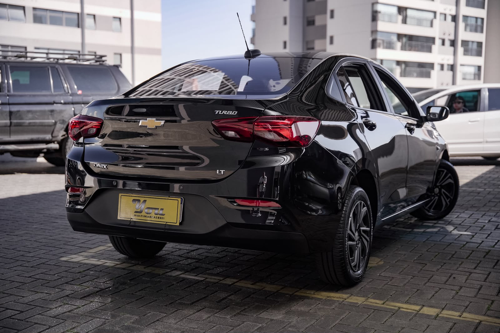 Chevrolet Onix Sedan Preto