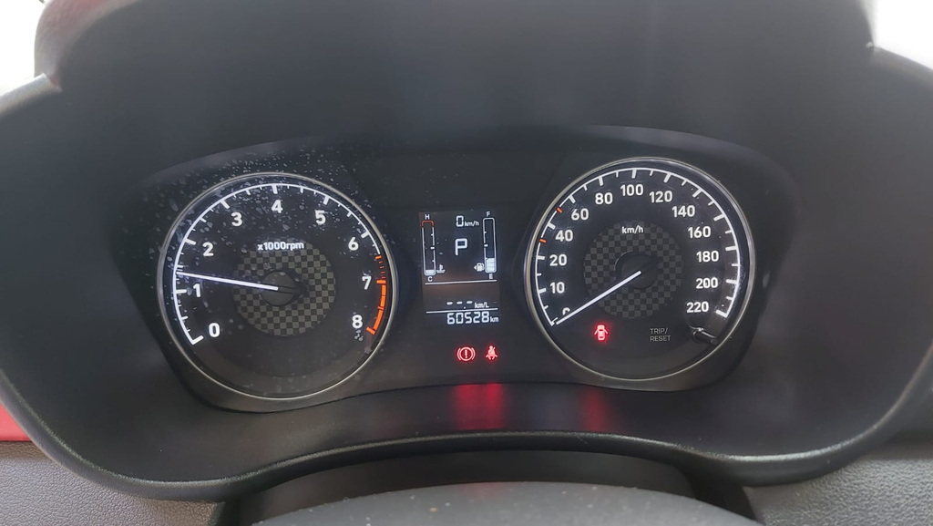 Hyundai HB20X Dourado
