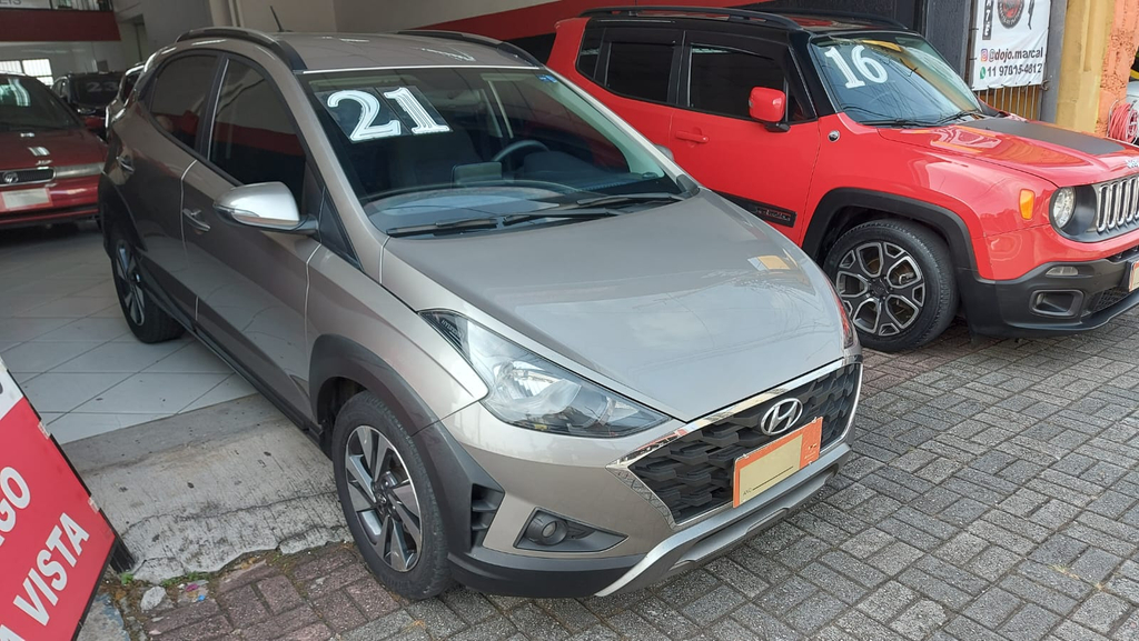 Hyundai HB20X Dourado