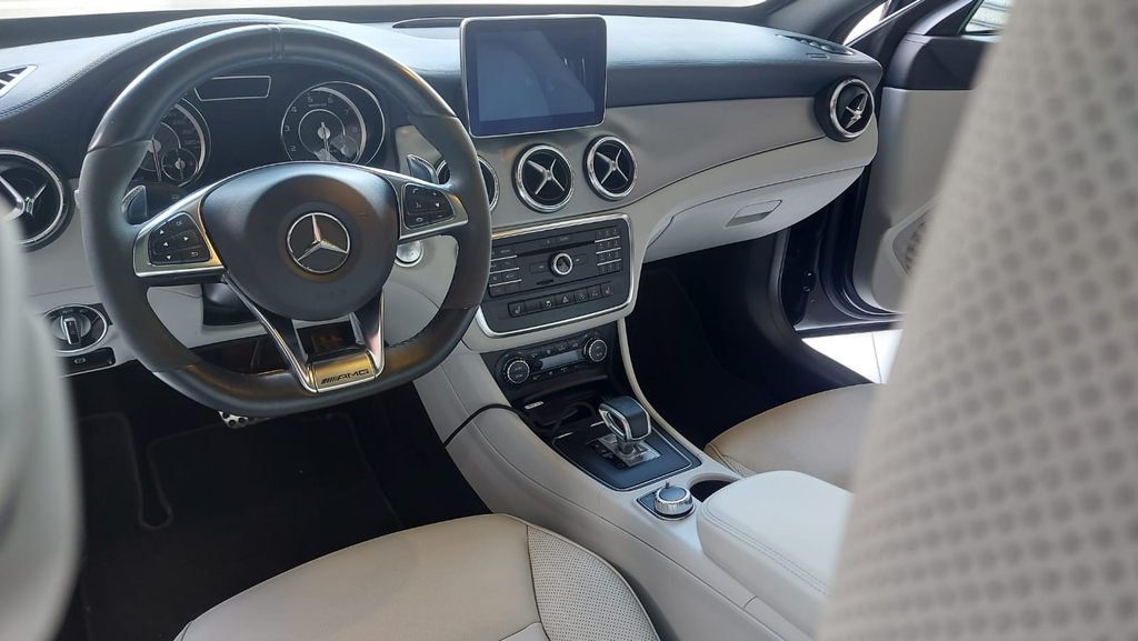 Mercedes Benz CLA 45 AMG Preto