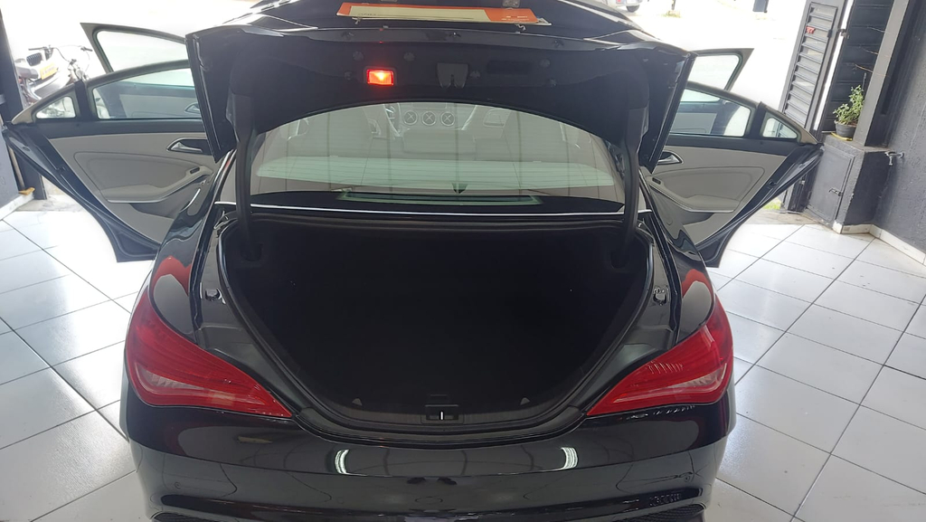 Mercedes Benz CLA 45 AMG Preto