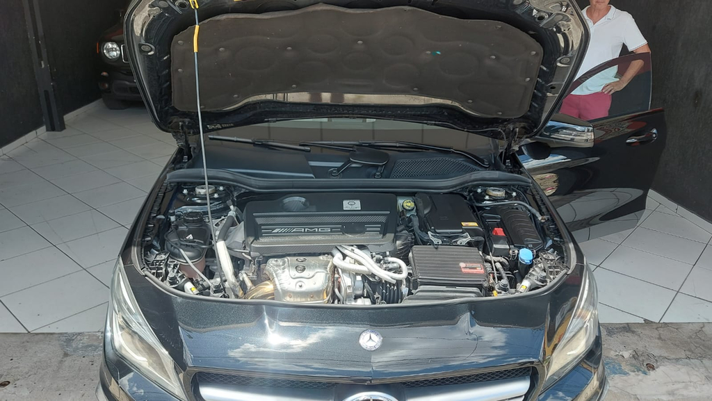 Mercedes Benz CLA 45 AMG Preto