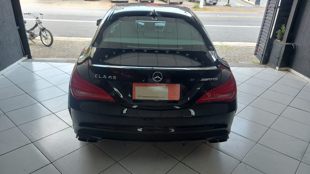 Mercedes Benz CLA 45 AMG Preto