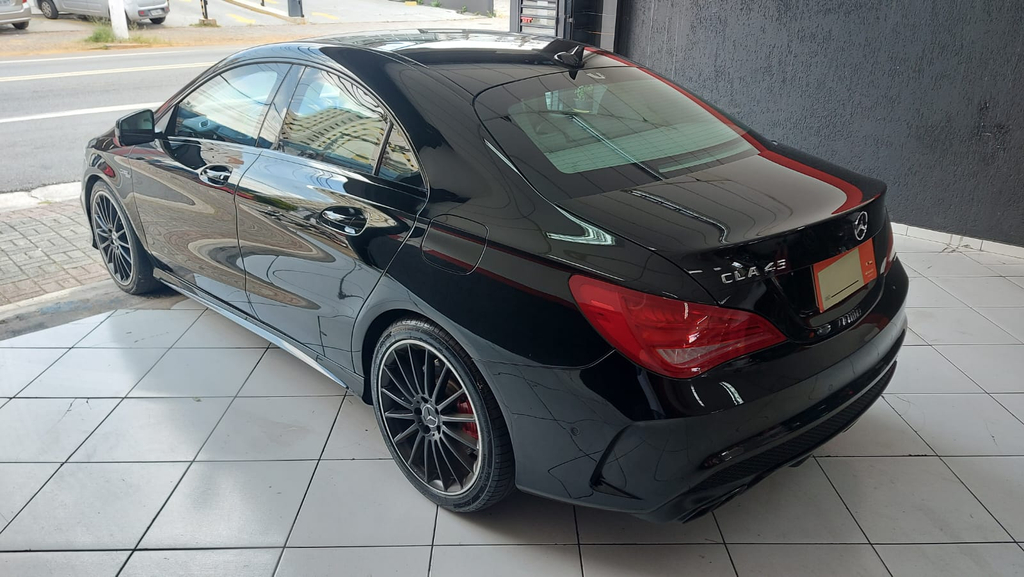 Mercedes Benz CLA 45 AMG Preto