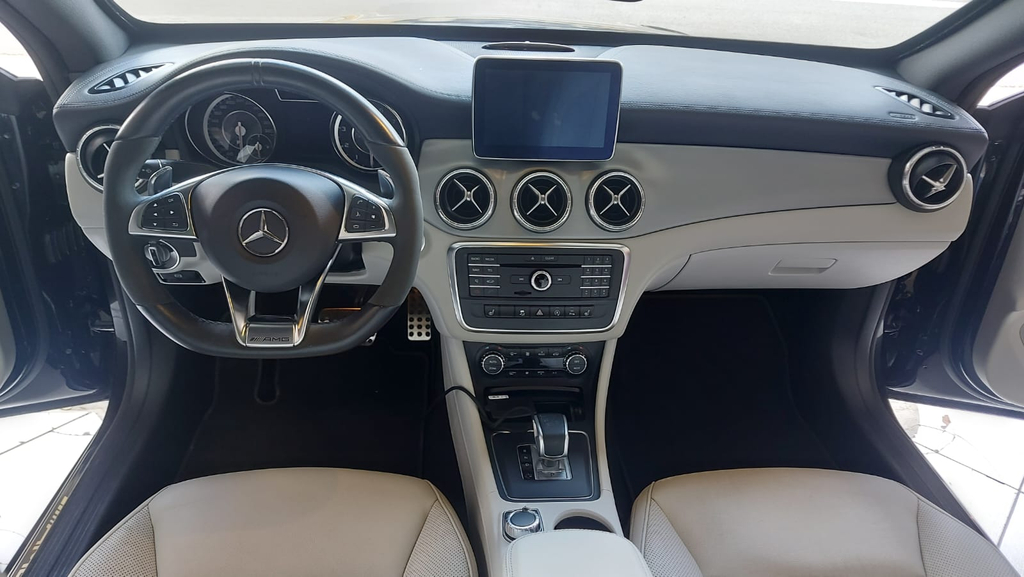 Mercedes Benz CLA 45 AMG Preto