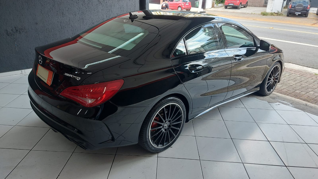 Mercedes Benz CLA 45 AMG Preto