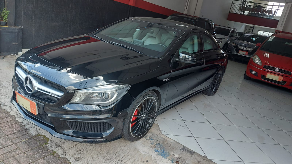 Mercedes Benz CLA 45 AMG Preto