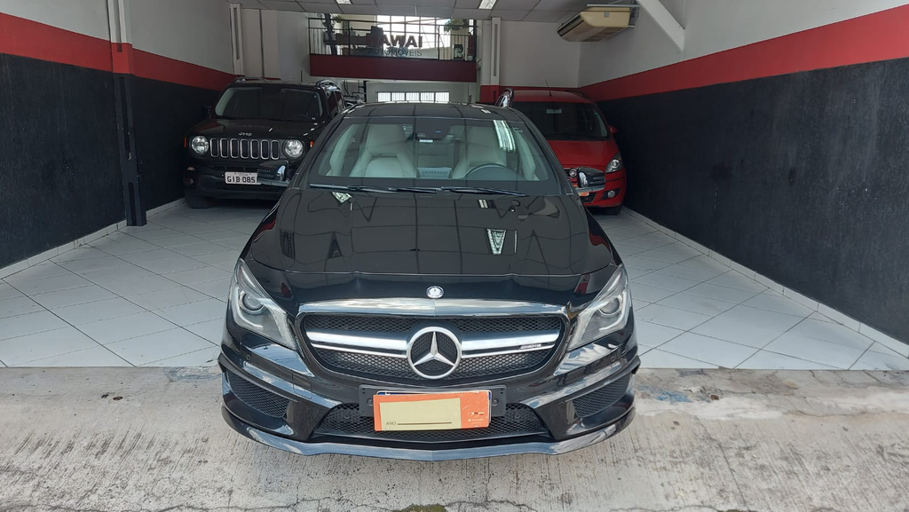 Mercedes Benz CLA 45 AMG Preto