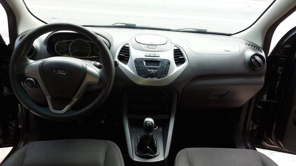 Ford Ka+ Preto