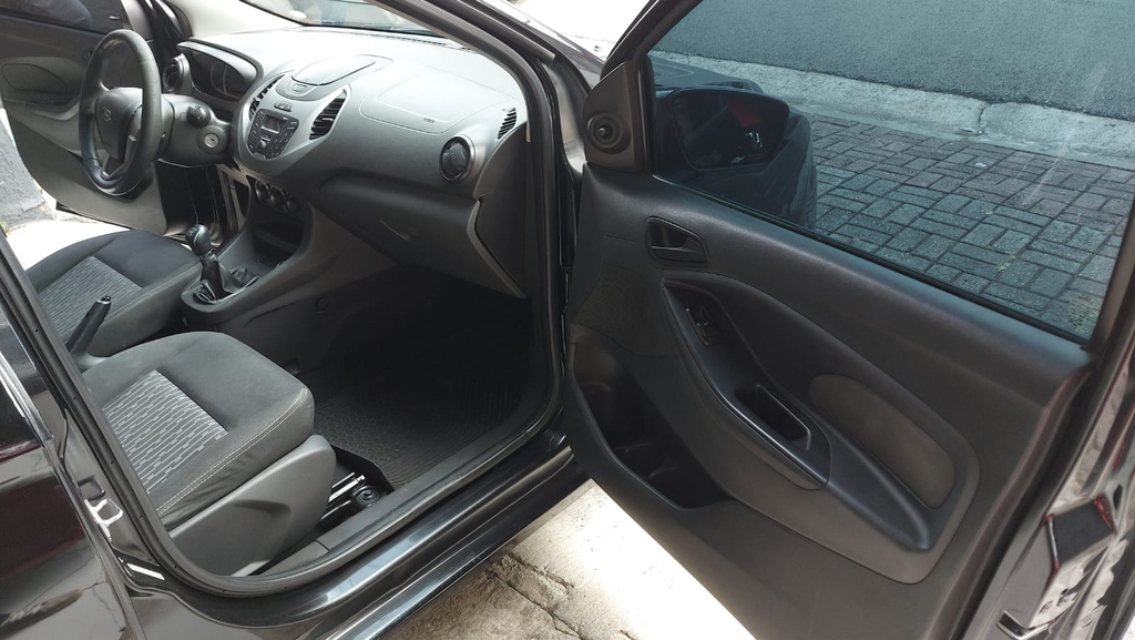 Ford Ka+ Preto