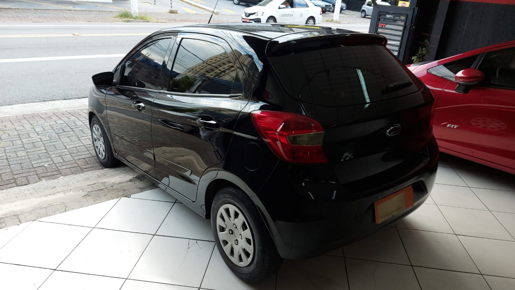 Ford Ka+ Preto