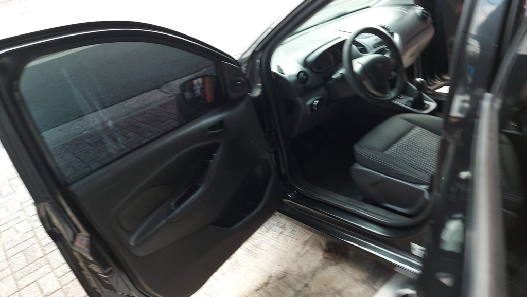 Ford Ka+ Preto