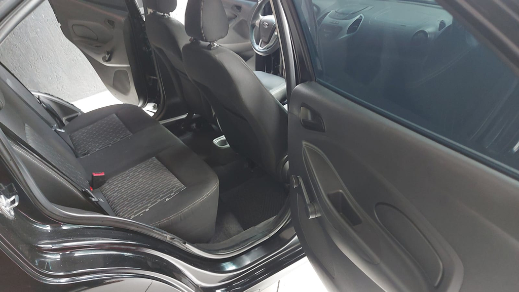 Ford Ka+ Preto
