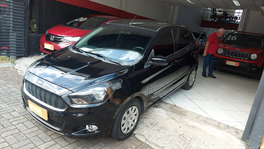 Ford Ka+ Preto