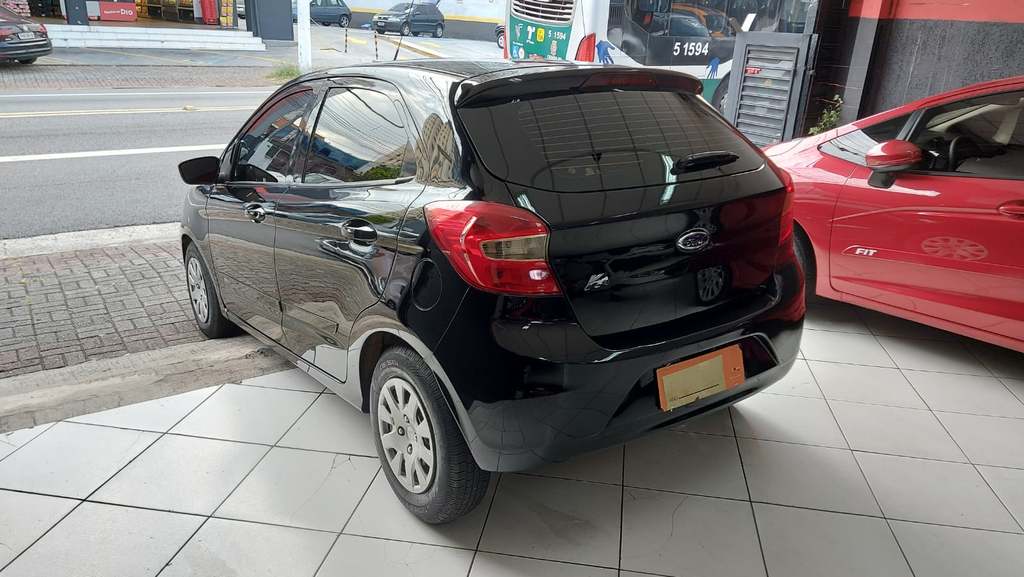 Ford Ka+ Preto