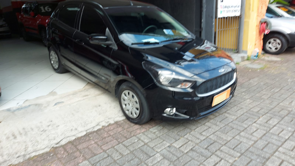 Ford Ka+ Preto