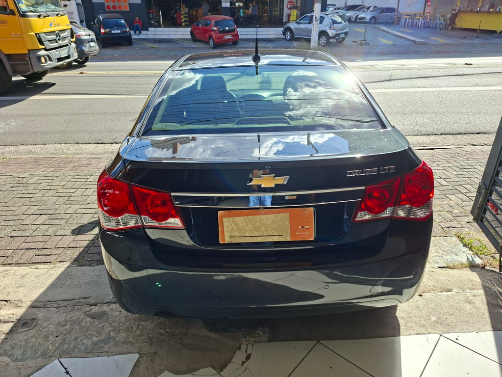 Chevrolet Cruze Sedan Preto