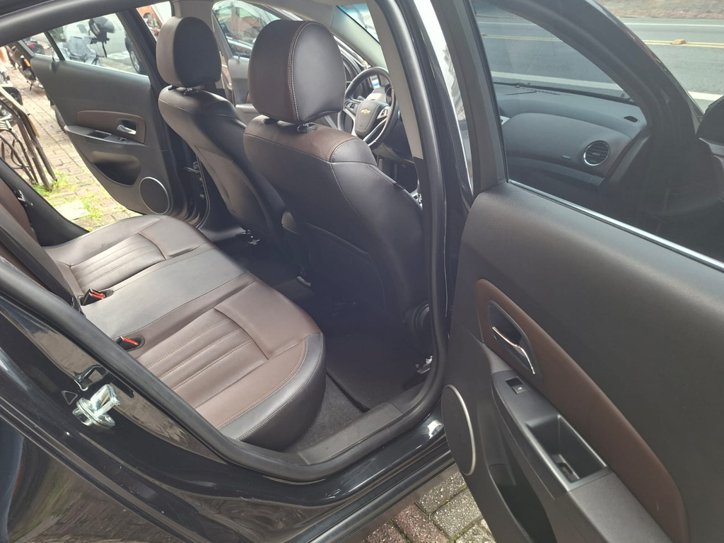 Chevrolet Cruze Sedan Preto