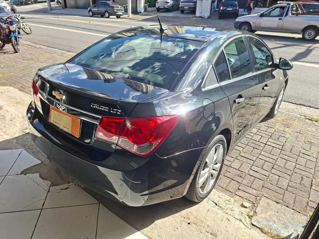Chevrolet Cruze Sedan Preto