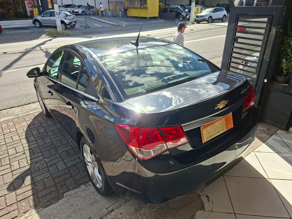 Chevrolet Cruze Sedan Preto