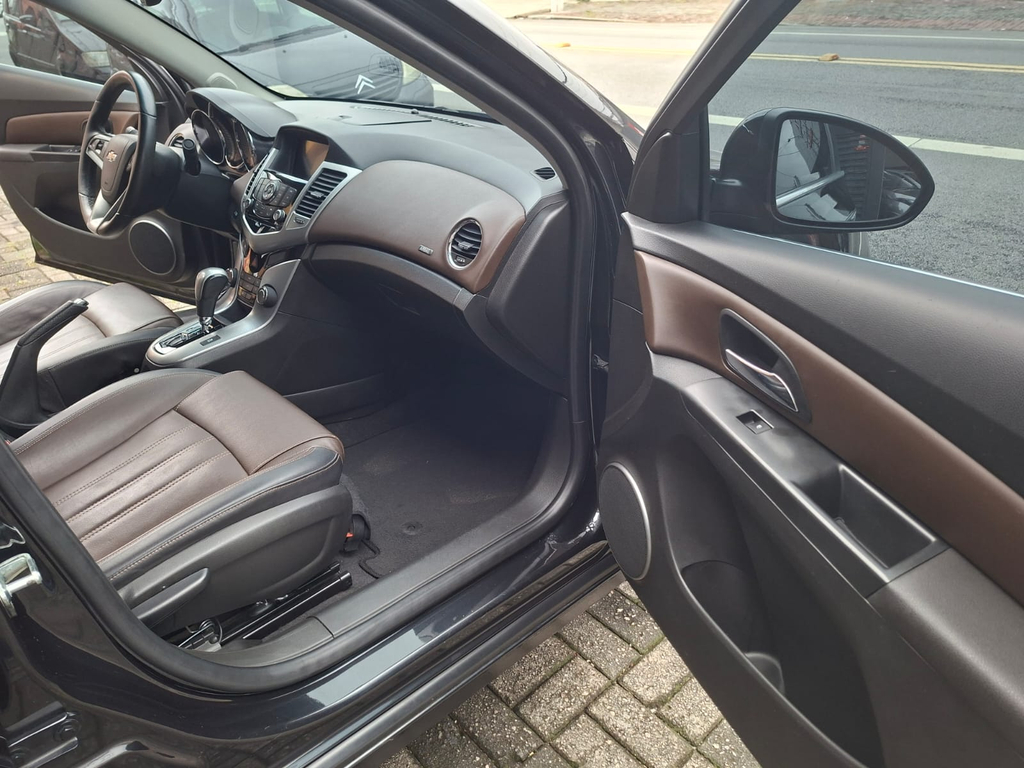 Chevrolet Cruze Sedan Preto